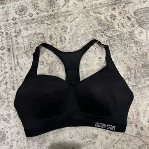 Victoria’s Secret incredible sports bra 34DD